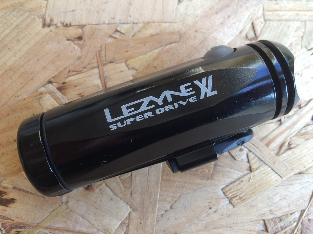 LIGHT : Lezyne SUPER Drive XL Rechargeable FRONT LIGHT