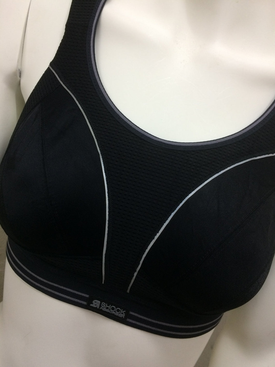 BRA : Shock Absorber 36A Ultimate / RUN Sports Bra 36A